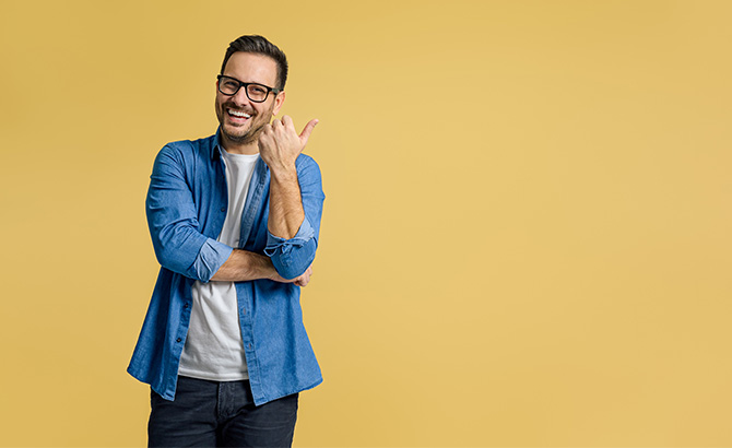 Un homme bien protégé avec son offre de prévoyance pour agents territoriaux